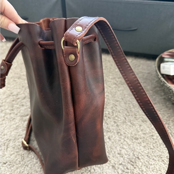 Portland leather Elegant Brown Leather Bucket Bag - Picture 11 of 13